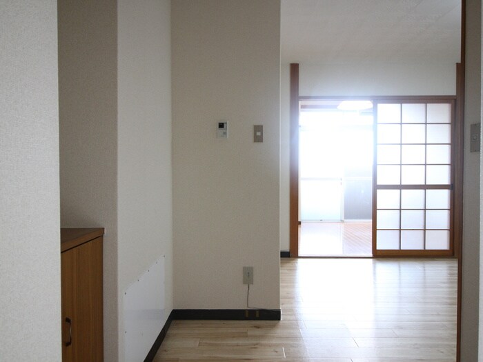 物件内観写真7　(玄関)