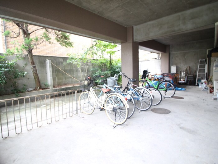 物件外観写真5　(駐輪場)