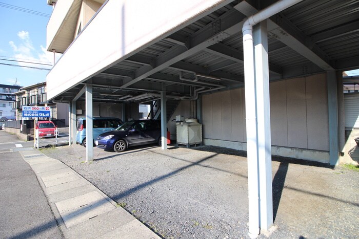 物件外観写真3　(駐車場)