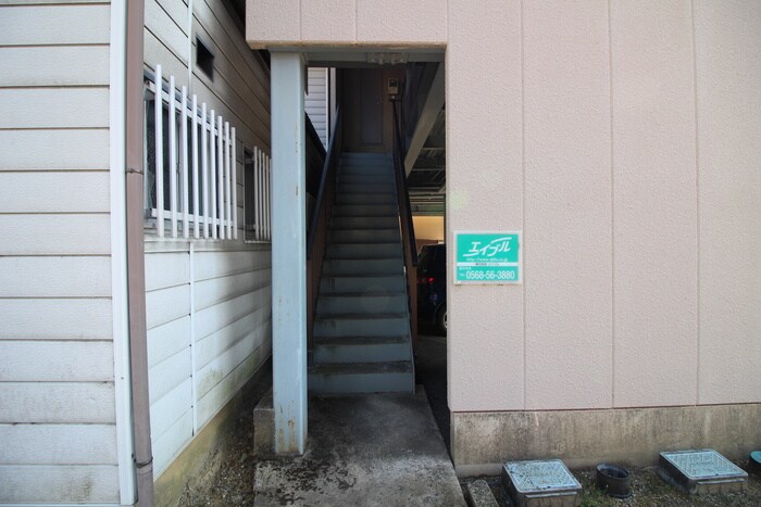 物件外観写真5　(エントランス部分)