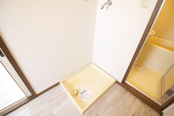 物件内観写真12　(洗濯機置場)