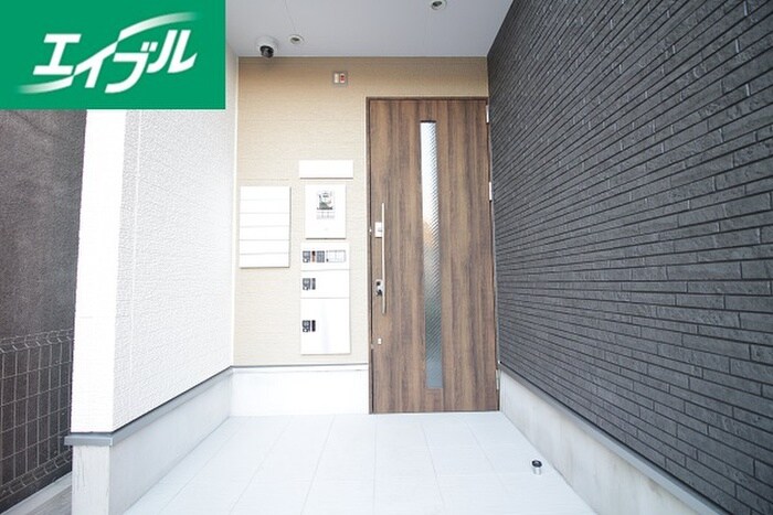 物件外観写真3　(エントランス部分)