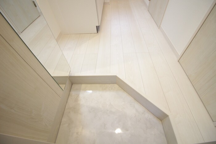 物件内観写真13　(玄関)