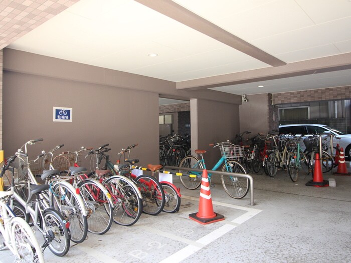 物件外観写真6　(駐輪場)