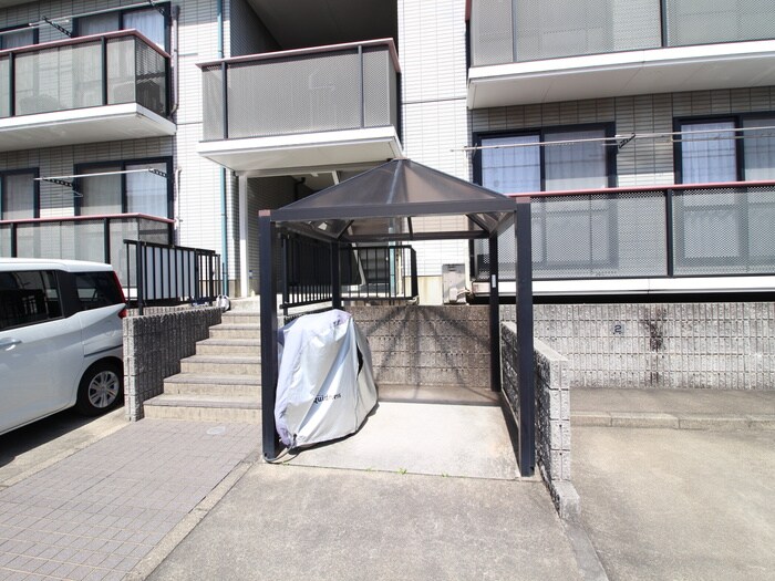 物件外観写真6　(駐輪場)