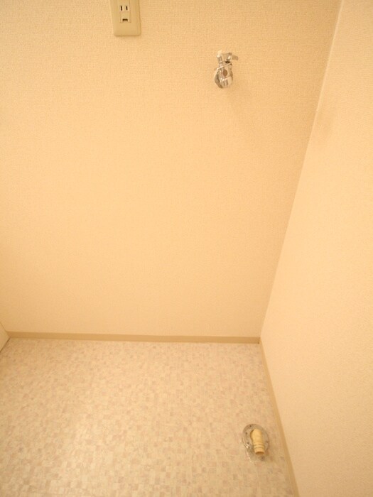 物件内観写真15　(洗濯機置場)