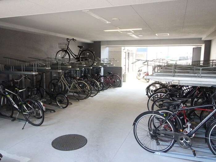 物件外観写真2　(駐輪場)