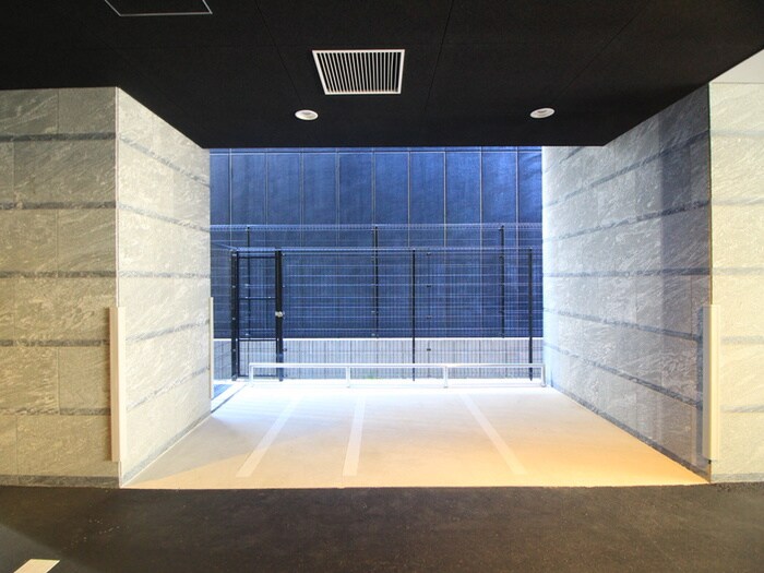 物件外観写真6　(バイク置き場)