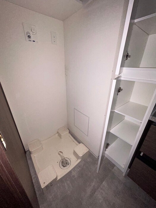 物件内観写真16　(洗濯機置場)