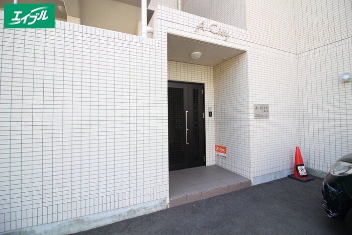 物件外観写真2　(エントランス部分)