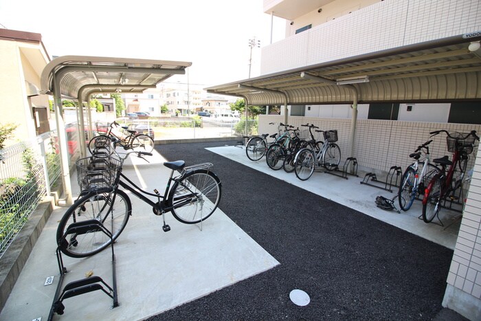物件外観写真4　(駐輪場)