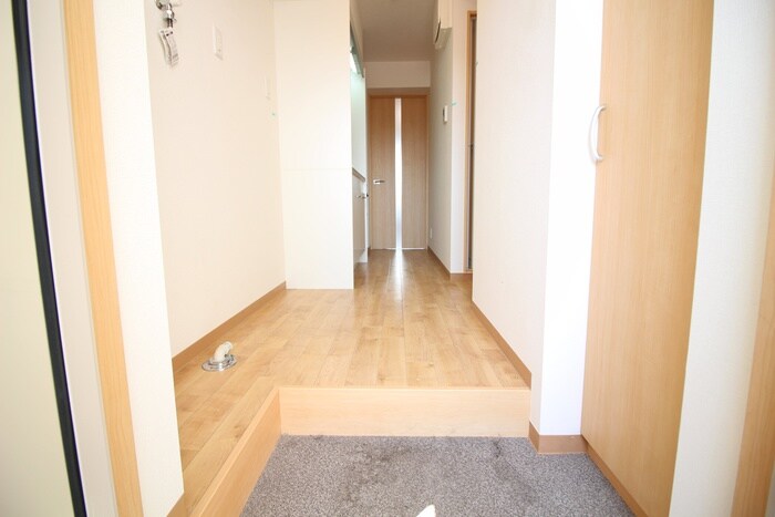 物件内観写真18　(玄関)