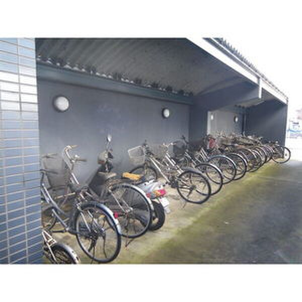物件外観写真4　(駐輪場)