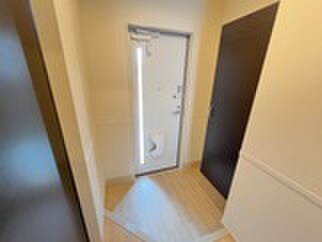 物件内観写真4　(玄関)