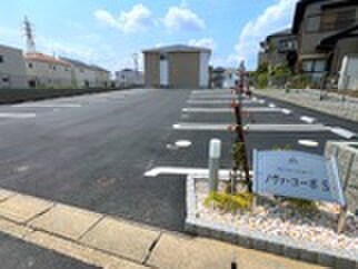 物件外観写真3　(駐車場)