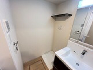 物件内観写真18　(洗濯機置場)