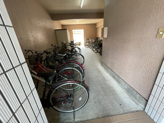 物件外観写真5　(駐輪場)