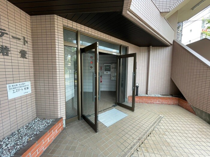 物件外観写真6　(エントランス部分)