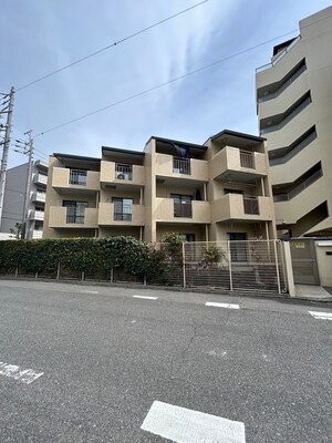 ﾗｲｵﾝｽﾞﾏﾝｼｮﾝ岩塚C棟（301）外観写真