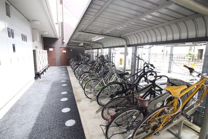 物件外観写真5　(駐輪場)