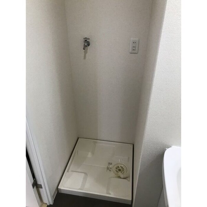 物件内観写真12　(洗濯機置場)