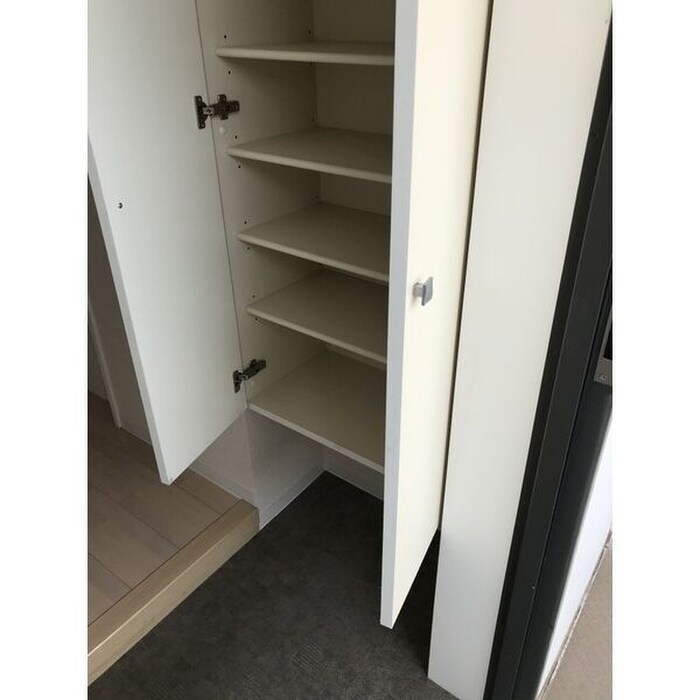 物件内観写真14　(玄関)