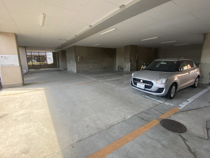 物件外観写真3　(駐車場)