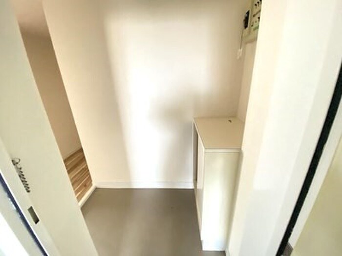 物件内観写真11　(玄関)