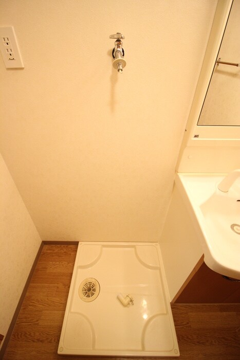 物件内観写真7　(洗濯機置場)