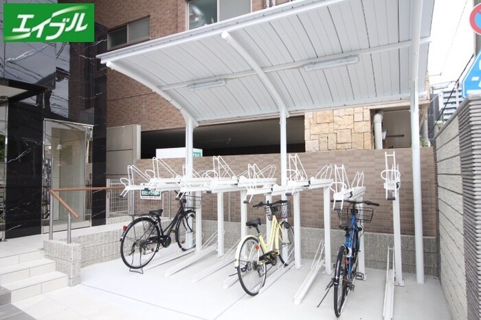 物件外観写真2　(駐輪場)