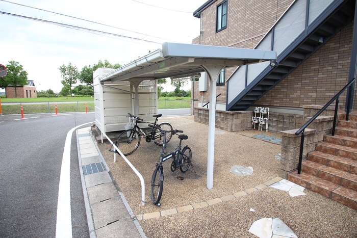 物件外観写真5　(駐輪場)