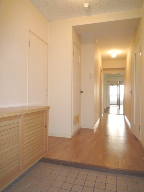 物件内観写真7　(玄関)