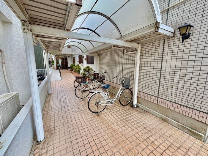 物件外観写真6　(駐輪場)