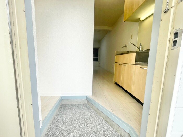 物件内観写真13　(玄関)