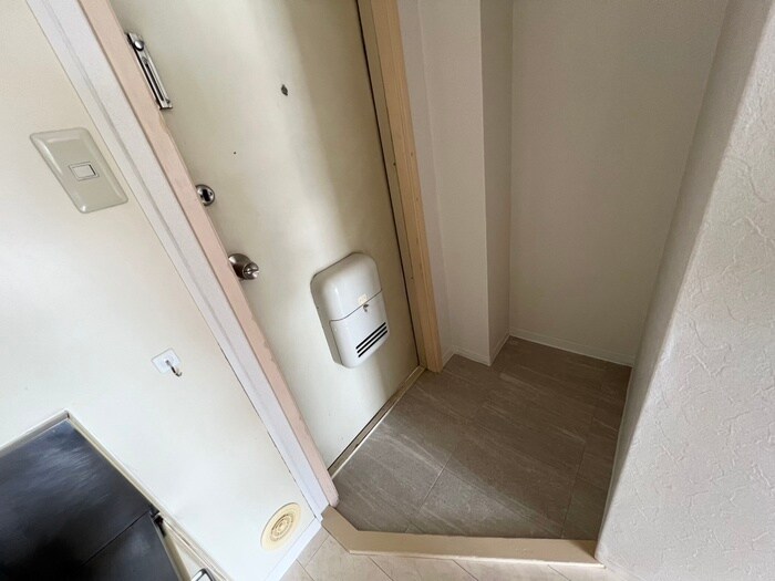 物件内観写真18　(玄関)
