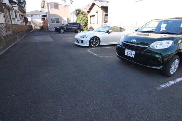 物件外観写真5　(駐車場)