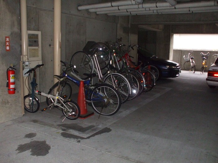 ＡＺＵＲＴＯＲＩＩの駐輪場