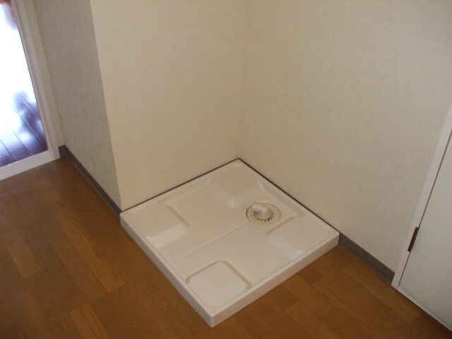 物件内観写真11　(洗濯機置場)