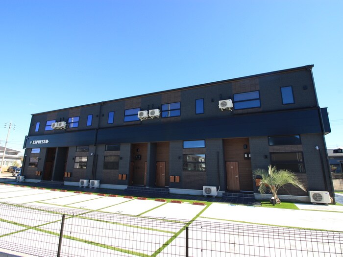 物件外観写真1　(駐車場)