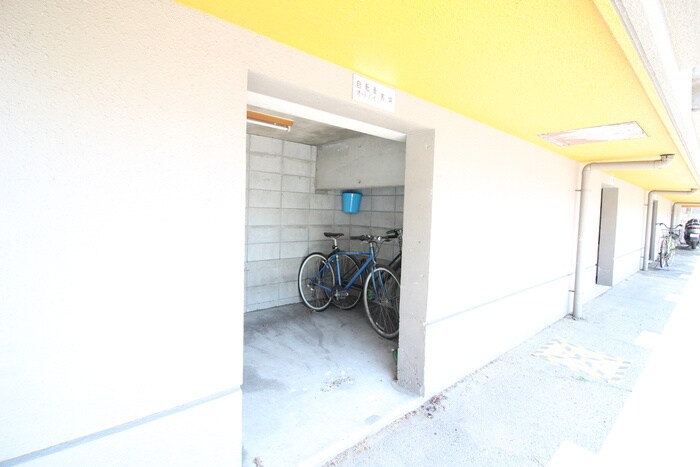 物件外観写真4　(駐輪場)