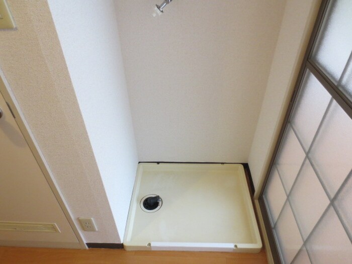 物件内観写真8　(洗濯機置場)