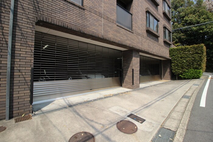 物件外観写真5　(駐車場)