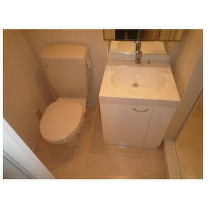 物件内観写真8　(トイレ)