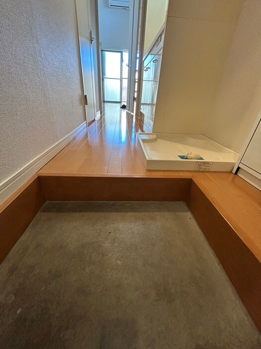 物件内観写真11　(玄関)