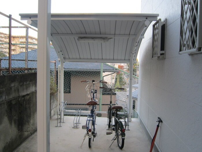 物件外観写真3　(駐輪場)