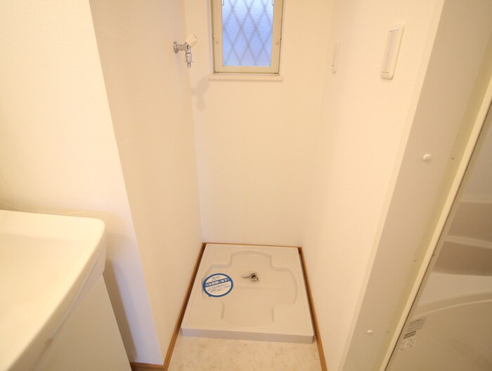 物件内観写真11　(洗濯機置場)