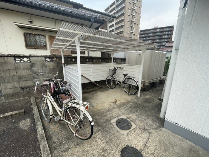 物件外観写真5　(駐輪場)