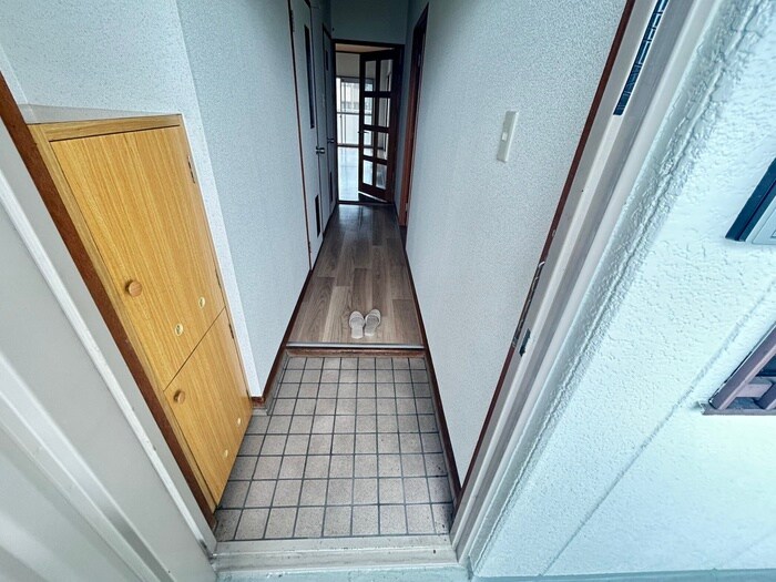 物件内観写真14　(玄関)