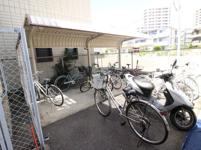 物件外観写真2　(駐輪場)