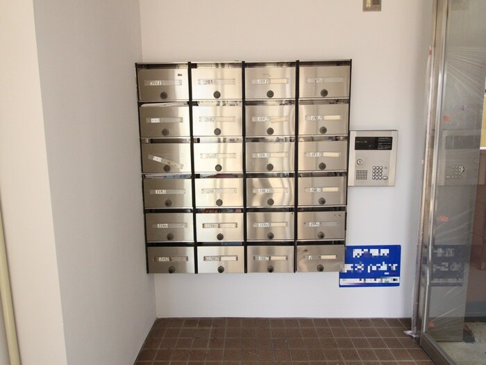 物件外観写真3　(エントランス部分)